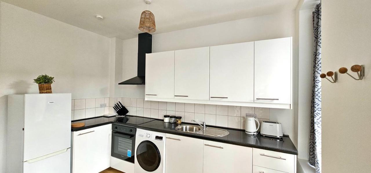 Harlequin Apartments By Switchback Stays Кардиф Екстериор снимка