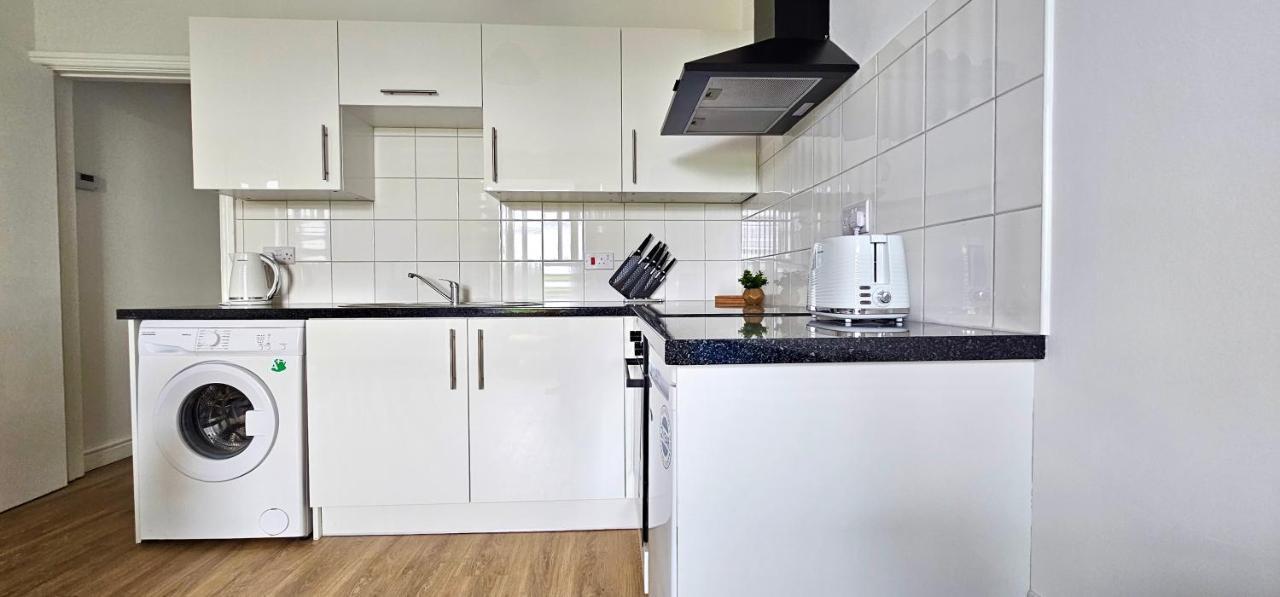 Harlequin Apartments By Switchback Stays Кардиф Екстериор снимка